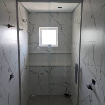 Comprar o produto de Box para Banheiro Até o Teto Kit Branco - Elegância e Praticidade - Curitiba, PR em Box para Banheiro em Curitiba, PR por Solutudo