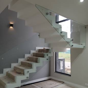 Comprar o produto de Guarda Corpo - Segurança e Estilo - Curitiba, PR em Vidraçarias em Curitiba, PR por Solutudo