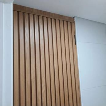 Comprar o produto de Porta em Painel Ripado em MDF instalada na Vila Campesina em Osasco em Móveis Planejados - Marcenarias em Osasco, SP por Solutudo