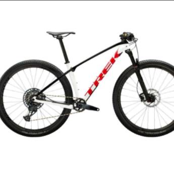 Comprar o produto de Bicicleta Trek Procaliber 9.7 SRAM GX Eagle 12v Branco/Preto/Vermelho A29 em Bicicletarias em Dourados, MS por Solutudo