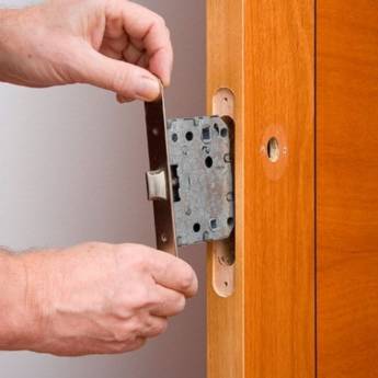 Comprar o produto de Venda e Instalaçâo de Fechadura em Chaveiros em Foz do Iguaçu, PR por Solutudo