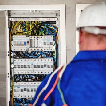 Comprar o produto de Serviços Elétricos de Alta Qualidade – Segurança e Eficiência em Riviera de Santa Cristina XIII em Instalação Elétrica em Riviera de Santa Cristina XIII, SP por Solutudo