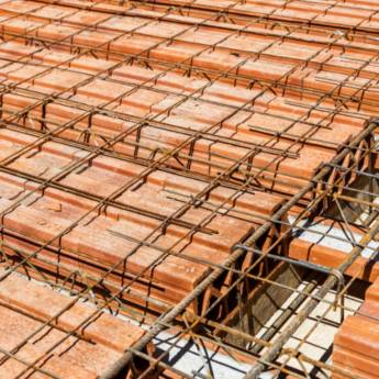 Comprar o produto de Laje Treliçada com Lajota de Cerâmica – Eficiência e Durabilidade em Joinville em Lajes em Joinville, SC por Solutudo