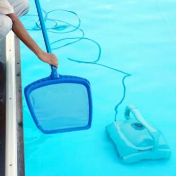 Comprar o produto de Limpeza de Piscinas – Água Cristalina e Segurança em Tatuí em Piscinas em Tatuí, SP por Solutudo