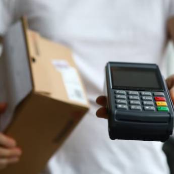 Comprar o produto de  Para Pessoas Físicas: Pagamentos de pequenas encomendas em Casas de Câmbio em Botucatu, SP por Solutudo