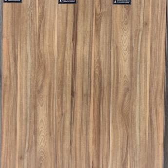 Comprar o produto de Réguas Madeiradas 25x110 Cerâmicas Retificadas Contra Mancha D’água para Paredes Internas e Externas em Pisos e Revestimentos em Ninho Verde II Eco Residence, SP por Solutudo