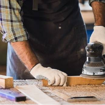 Comprar o produto de Marceneiro em Instalações - Reparos em Botucatu, SP por Solutudo