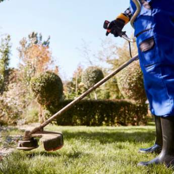 Comprar o produto de Jardineiro em Instalações - Reparos em Botucatu, SP por Solutudo