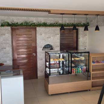 Comprar o produto de Prateleira Decorativa e Teto Madeirado com Ripado em Móveis Planejados - Marcenarias em Santa Cruz, RN por Solutudo