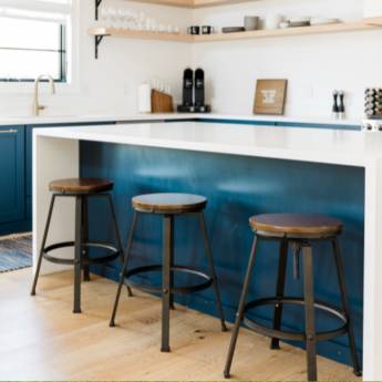 Comprar o produto de Banquetas para Cozinha e Sala de Estar - Conforto e Estilo para Seu Lar em São Paulo/SP em Móveis em Cláudio, MG por Solutudo Comprar o produto de Banquetas para Cozinha e Sala de Estar - Conforto e Estilo para Seu Lar em São Paulo/SP em Móveis em Cláudio, MG por Solutudo