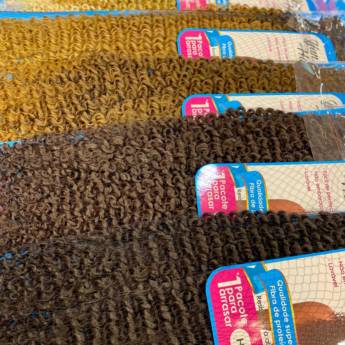 Comprar o produto de Aplique cacheado de bio fibra em Apliques de Cabelo pela empresa Trimurti Cabelos para Mega Hair Perucas Jumbo e Apliques para Cabelo  em Foz do Iguaçu, PR por Solutudo