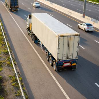 Comprar o produto de Transporte e Mudanças - Conforto e Segurança para Suas Necessidades em Uruaçu/GO em Frete, Carreto, Transporte em Alto Horizonte, GO por Solutudo