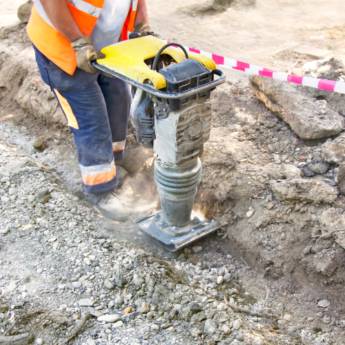 Comprar o produto de Compactador de Solo - Eficiência e Potência em Santa Bárbara Resort Residence/SP em Ferramentas pela empresa Piramak Locações de Ferramentas em Santa Bárbara Resort Residence, SP por Solutudo