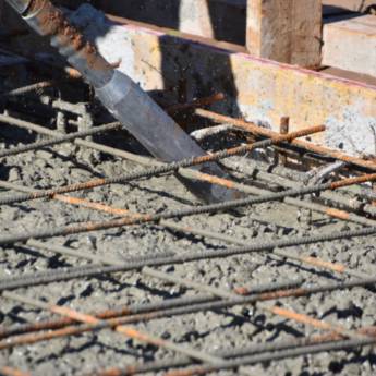 Comprar o produto de Vibrador de Concreto - Melhore a Compactação e Qualidade do Seu Concreto em Santa Bárbara Resort Residence/SP em Ferramentas pela empresa Piramak Locações de Ferramentas em Santa Bárbara Resort Residence, SP por Solutudo