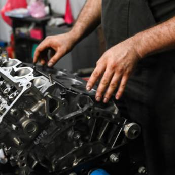 Comprar o produto de  Montagem e Desmontagem de Motor - Alta Performance e Segurança em Araruama/RJ em Oficinas Mecânicas para Carros em Araruama, RJ por Solutudo