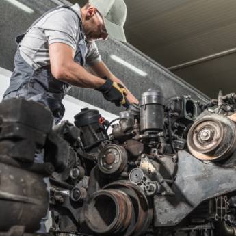 Comprar o produto de  Motor para Caminhão - Potência e Desempenho Garantido - Araruama/RJ em Oficinas Mecânicas para Carros em Araruama, RJ por Solutudo