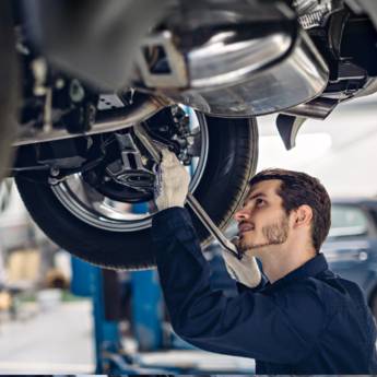 Comprar o produto de Suspensão Geral - Conforto e Segurança para Seu Veículo - Araruama/RJ em Oficinas Mecânicas para Carros em Araruama, RJ por Solutudo