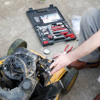 Comprar o produto de Conserto de Roçadeira - Eficiência e Confiabilidade em Domingos-MG em Instalação e Manutenção de Máquinas em Leopoldina, MG por Solutudo