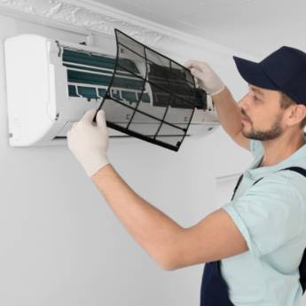 Comprar o produto de Climatização de ambientes em Refrigeração - Assistência Técnica em São Gonçalo, RJ por Solutudo