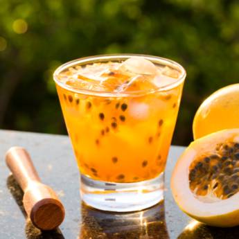 Comprar o produto de Caipirinha de Maracujá (Pinga) em Bebidas em Mineiros, GO por Solutudo