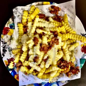 Comprar o produto de Batata Especial com Queijo e Bacon em Porções em Mineiros, GO por Solutudo