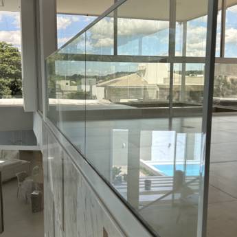 Comprar o produto de Guarda-Corpo de Vidro Temperado em Guarda Corpo  pela empresa VerticalGlass - Esquadrias de Alumínio e Vidros em Lençóis Paulista, SP por Solutudo