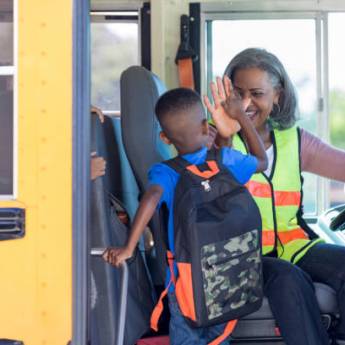 Comprar o produto de Transporte Escolar Seguro e Confiável em Santa Isabel, SP  em Vans - Transportes Escolares em Santa Isabel, SP por Solutudo