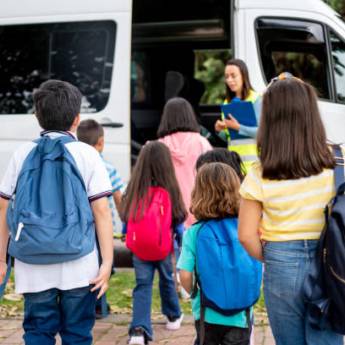 Comprar o produto de Transporte Escolar Seguro e Confiável - Ensino Médio em Santa Isabel, SP	 em Vans - Transportes Escolares em Santa Isabel, SP por Solutudo