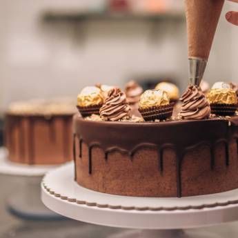 Comprar o produto de Bolo confeitado em Bolos e Doces em Botucatu, SP por Solutudo