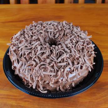 Comprar o produto de Bolo de Chocolate com Brigadeiro e Raspas em Bolos e Doces em Bauru, SP por Solutudo