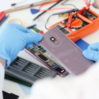 Comprar o produto de Troca de Vidro Traseiro de Celular em Celulares e Acessórios - Consertos pela empresa iPower Tech em Alexânia, GO por Solutudo