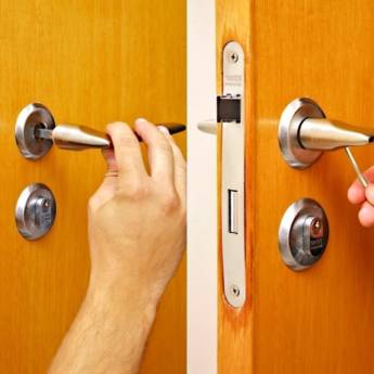 Comprar o produto de Instalações de Fechadura em Instalações - Reparos em Botucatu, SP por Solutudo