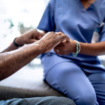 Comprar o produto de Banho (Leito, Cadeira ou com Auxílio) em Enfermeiras e Cuidadores em Jaú, SP por Solutudo