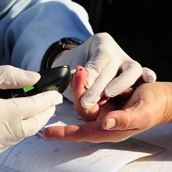 Comprar o produto de Glicemia Capilar - Controle da Diabetes com Precisão e Segurança em Leopoldina, MG em Farmácias em Leopoldina, MG por Solutudo