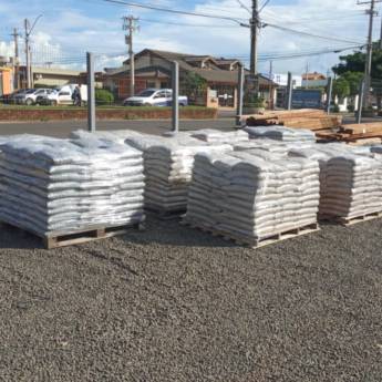 Comprar o produto de Areia e Pedra Ensacada - Praticidade e Qualidade em Riviera de Santa Cristina XIII em Materiais para Construção pela empresa Construmax Materiais para Construção em Riviera de Santa Cristina XIII, SP por Solutudo