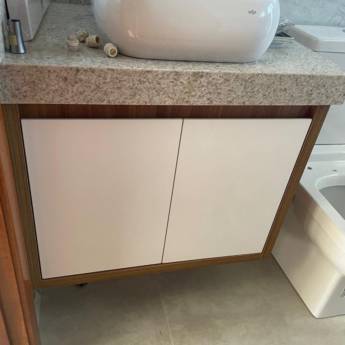 Comprar o produto de Gabinete para Banheiro – Elegância e Funcionalidade no Ninho Verde II Eco Residence, SP em Móveis Planejados em Ninho Verde II Eco Residence, SP por Solutudo