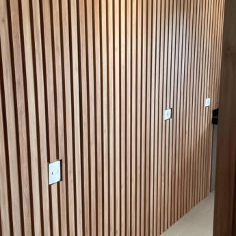 Comprar o produto de Porta Oculta com Ripado – Estilo e Funcionalidade no Ninho Verde II Eco Residence, SP em Móveis Planejados - Marcenarias em Ninho Verde II Eco Residence, SP por Solutudo