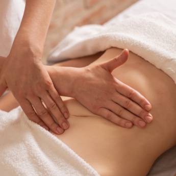 Comprar o produto de Massagem Modeladora em Bauru: Redução de Medidas e Combate à Flacidez em Massagem em Bauru, SP por Solutudo