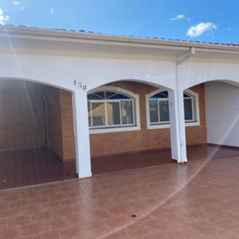 Comprar o produto de Casa à Venda com Espaço Amplo e Localização Privilegiada - Centro - São Manuel, SP em Venda - Casas em São Manuel, SP por Solutudo