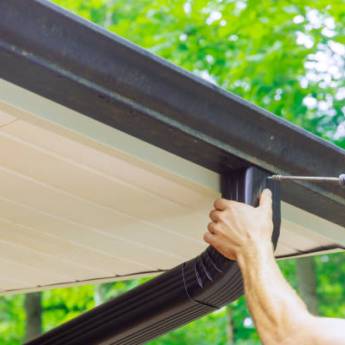 Comprar o produto de Molduras: Acabamento e Estilo para Telhados em Riviera de Santa Cristina XIII, SP em Calhas - Inox em Riviera de Santa Cristina XIII, SP por Solutudo