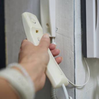 Comprar o produto de Interfones – Comunicação Segura e Praticidade em Barra do Garças, MT em Segurança para Casa em Barra do Garças, MT por Solutudo