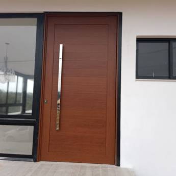 Comprar o produto de Porta Pivotante de Alumínio – Sofisticação e Durabilidade em Boituva, SP em Esquadrias em Ninho Verde I Eco Residence, SP por Solutudo