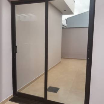 Comprar o produto de Porta 2 Folhas com Vidro – Funcionalidade e Elegância para seu Projeto em Ninho Verde I Eco Residence, SP em Esquadrias em Ninho Verde I Eco Residence, SP por Solutudo