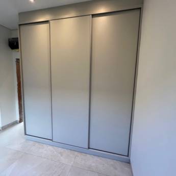 Comprar o produto de Guarda-Roupa Sob Medida - Organização e Sofisticação em Lençóis Paulista, SP em Móveis Planejados - Marcenarias em Lençóis Paulista, SP por Solutudo