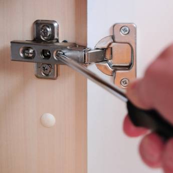 Comprar o produto de Instalação de Puxadores e dobradiças em Instalações - Reparos em Botucatu, SP por Solutudo Comprar o produto de Instalação de Puxadores e dobradiças em Instalações - Reparos em Botucatu, SP por Solutudo