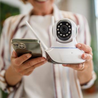 Comprar o produto de Venda de Câmera com Acesso via Internet - Aris Segurança Eletrônica, Águas Lindas de Goiás, GO em Alarmes e Câmeras em Águas Lindas de Goiás, GO por Solutudo