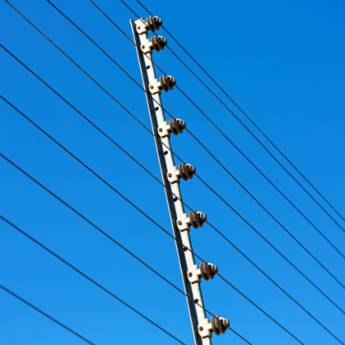 Comprar o produto de Venda de Cerca Elétrica - Aris Segurança Eletrônica, Águas Lindas de Goiás, GO em Alarmes e Câmeras em Águas Lindas de Goiás, GO por Solutudo