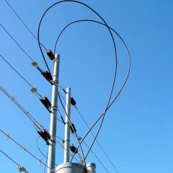 Comprar o produto de Instalação de Cerca Elétrica - Aris Segurança Eletrônica, Águas Lindas de Goiás, GO em Alarmes e Câmeras em Águas Lindas de Goiás, GO por Solutudo