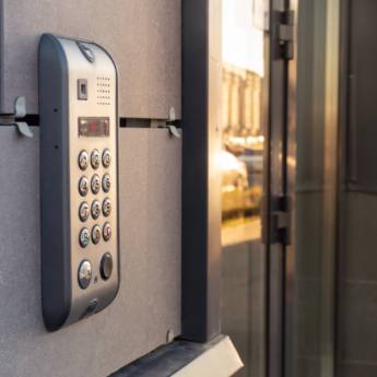 Comprar o produto de Manutenção de Interfones - Aris Segurança Eletrônica, Águas Lindas de Goiás, GO em Interfones em Águas Lindas de Goiás, GO por Solutudo