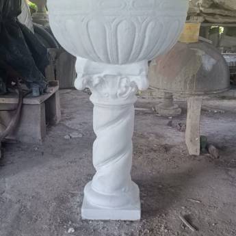 Comprar o produto de Lixeira de Cimento - Preart Comércio de Premoldados & Artes, Belém, PA em Artefatos de Cimento em Belém, PA por Solutudo